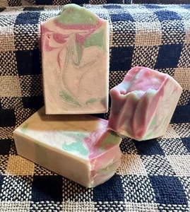 Artisan Ziegenmilchseife. Grüner Apfel & Wassermelone. Preis gilt für ein Stück Seife. - Bild 1 von 1