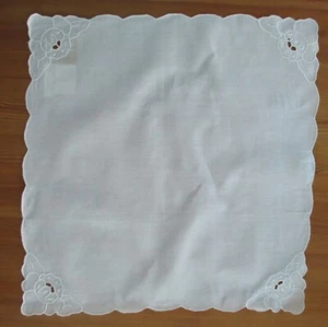 Weiße Serviette Deckchen mit Weißstickerei Leinen/Baumwolle ca. 45x45 cm - Bild 1 von 2