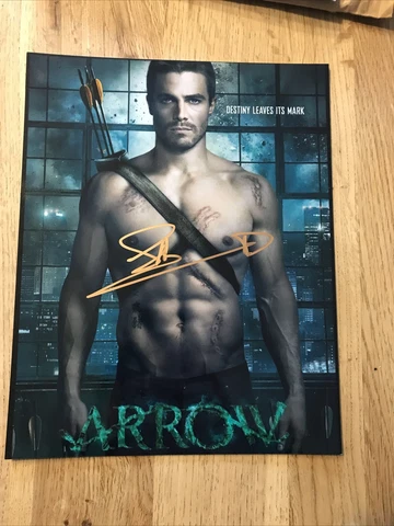 STEPHEN AMELL - Arrow GENUINE SIGNED AUTOGRAPH With Proof Cover