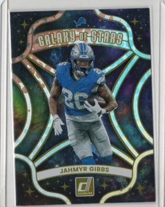 2025 JAHMYR GIBBS Panini Donruss Galaxy Of Stars Inserto #3 Detroit Lions - Imagen 1 de 2