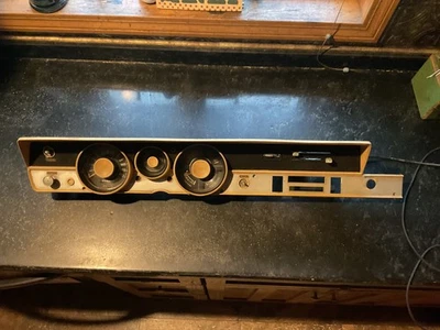 Barracuda Dash Cluster 1968 1969  Foto 1 de 4