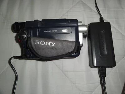 Sony Handycam CCD-TRV118  Video Hi8 Camcorder With AC-L10B Power supply - Image 1 of 4