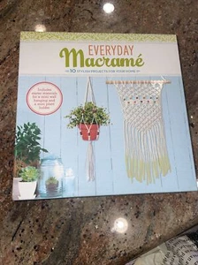 Everyday Macrame Kit: 10 Stylish Projects For Your Home - Foto 1 di 2