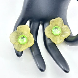 Clip On Earrings Sophie Joanne Lime Green Acrylic and Crystal Flower Earrings - Bild 1 von 7