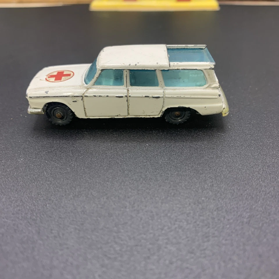Ambulancia de colección Husky Corgi No30 Studebaker Wagonaire coleccionable rara Foto 1 de 4
