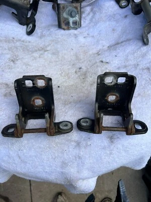 Jeep Liberty 2006 juego de bisagras de puerta de pasajero delantero Foto 1 de 4