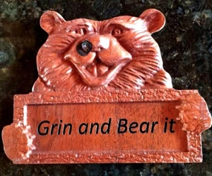 GRIN AND BEAR IT SCHILD EXOTISCHES HOLZ - Bild 1 von 2