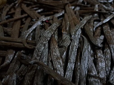 Whole Vanilla Beans, Fresh Grade A Vanilla Beans For Vanilla Extract & Baking - Image 1 of 4