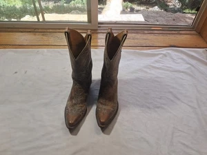 Women's Justin 6 1/2 B Western Boot Brown  M56 - Picture 1 of 8