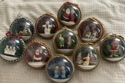 Lote de 10 enfeites vintage de árvore de Natal bola cúpula diorama todos diferentes 3,5” - Imagem 1 de 4