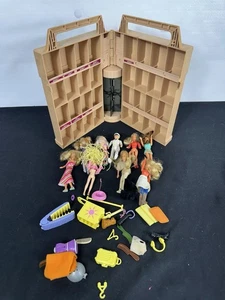 Kenner GLAMOUR GALS Moda Muñeca Showplace Estuche con 9 Muñecas De Colección Y Accesorios - Imagen 1 de 8
