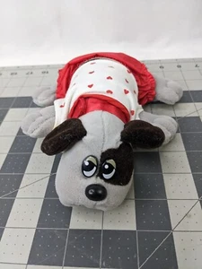 Juguete de peluche Tonka Pound cachorros perro gris con ropa 1985 - Imagen 1 de 7