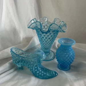 Menge 3 Fenton blau opalisierend Glas Schuhnagel Mini Miniatur Vasen Schuh - Bild 1 von 13