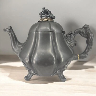 Tetera de peltre Shaw & Fischer Sheffield tapa con bisagras mango de pescado con mango de serpiente Foto 1 de 4