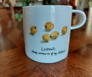 Kurzer Becher Rae Dunn Boutique französische Skizze C'est bon Loquats im Ruhestand selten Rarität - Bild 1 von 4