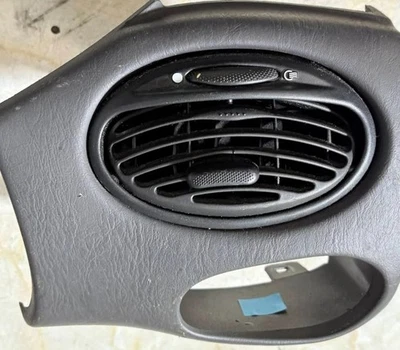 98aba042n54bgw 98ab-a042n54-bgw moldura interior para Ford Focus UK157150-93 2003 Foto 1 de 4