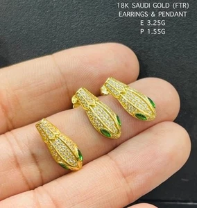 Real 18K Saudi Gold Stud Earrings - Picture 1 of 1