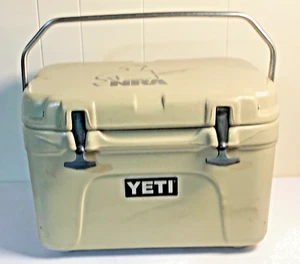 Vintage 2008 YETI Roadie 25 Quart Cooler Tan FNRA Patriot Logo RARE Discontinued - Picture 1 of 18