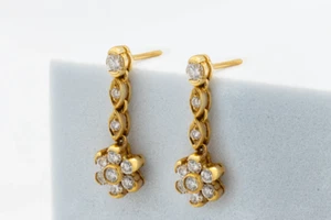 18ct Yellow Gold Diamond Drop Down Earrings 0.20ct 2.9g - Picture 1 of 3
