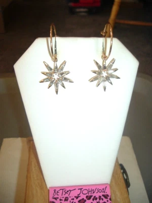 PENDIENTES FLOTANTES Cristal ESTRELLA CHARM Oro AROS ABIERTOS Betsey Johnson Pierced Nuevos con Etiquetas Foto 1 de 4