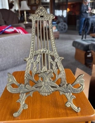 Caballete de colección de latón ornamentado placa de arte libro soporte de exhibición 11,5' de alto Foto 1 de 4