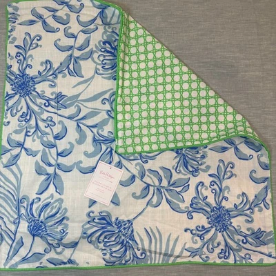 POTTERY BARN TEEN LILLY PULITZER GLISTEN IN SUN REVERSIBLE PILLOW COVER 26" SQ - Image 1 of 4