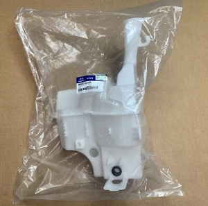 Genuine Windshield Water Reservoir 2018-2019-2020 Elantra GT Water Bottle Tank - Picture 1 of 4