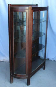 Mission Oak China Cabinet – Curved glass – original finish - Picture 1 of 7