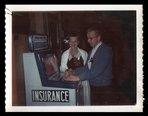 GULLIBLE CHUMPS TOURISTS BUY COIN-OP TRAVEL INSURANCE ~ 1960s POLAROID PHOTO