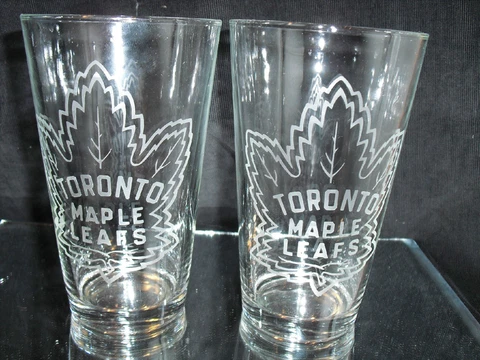 TORONTO MAPLE LEAFS RETRO LOGO ETCHED 16 oz PINT GLASSES NEW Cover