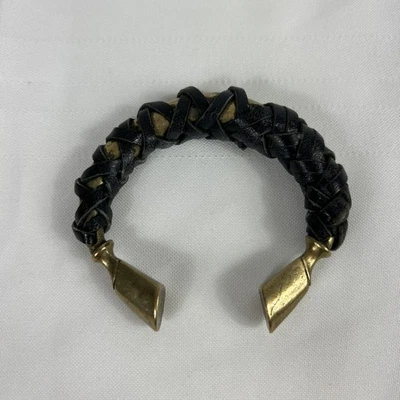 Brazalete de cuero trenzado tono dorado Giles & Brother con pezuña de caballo Foto 1 de 4