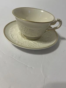 Taza y platillo Wedgwood Patrician con borde dorado nuevo - Imagen 1 de 7