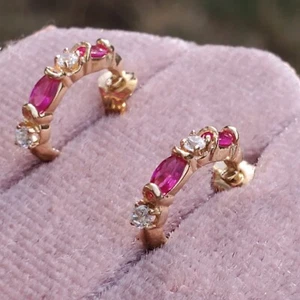 10K VINTAGE SOLID YELLOW GOLD RUBY & ZIRCON SMALL HALF HOOP EARRINGS - Picture 1 of 20
