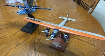 Avión fundido a presión de escritorio Ford Tri-Motor NC9683 y consolidado PBY-5A Catalina Foto 1 de 4