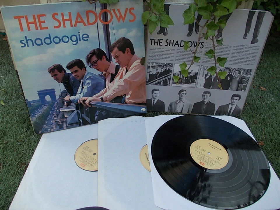 The SHADOWS: Shadoogie (best of, Apache...) / Box 3 LPs EMI France stereo exc - Photo 1/1