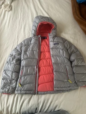 Patagonia Girls' Hi-Loft Down Sweater Hoody Silver/Pink Size Medium-10 - Image 1 of 4