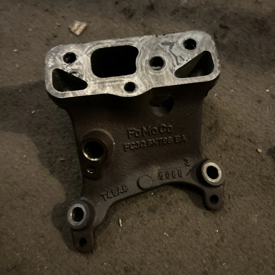 Ford Power Stroke 2016 6,7 turbo pedestal FC3Q-6N788-BA Foto 1 de 1