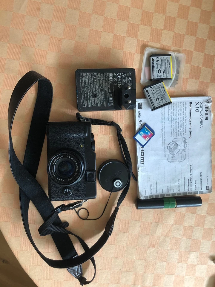handliche digitalkamera fuji x 10 schwarz - wenig benutzt - sehr guter Zustand - Bild 1 von 1