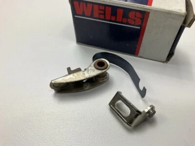 Wells IH14 Distributor Ignition Points Contact Set - IHC Tractor 504 Gas & LPG - Image 1 of 3