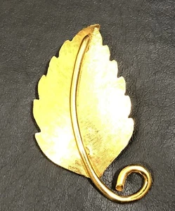 Reget Gold Tone Leaf Pin Marked - Picture 1 of 3