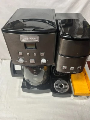 Combo de cafetera Cuisinart de 12 tazas y cafetera de cápsulas de un solo servicio modelo SS-15 Foto 1 de 4