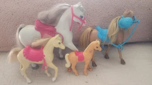 Barbie Horses - Mixed lot from different playsets. Saddles etc included - Picture 1 of 6