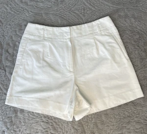 Loft Pleated Women's White Shorts 100% Cotton Snap and Zipper Sz 6 - Picture 1 of 8