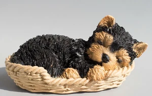 Estatuilla Yorkshire Terrier Yorkie Estatua Cachorro Perro Dormido Cesta Escultura Mascota - Imagen 1 de 6