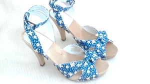 Sandalias de tacón de gatito Polo Ralph Lauren azul marino/blanco con arco flora 4" WSz 6,5B - Imagen 1 de 8