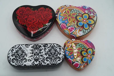 LOTE DE 5 LATAS BRIGHTON 3 CORAZONES Y 2 FUNDAS PARA GAFAS DE SOL Foto 1 de 4
