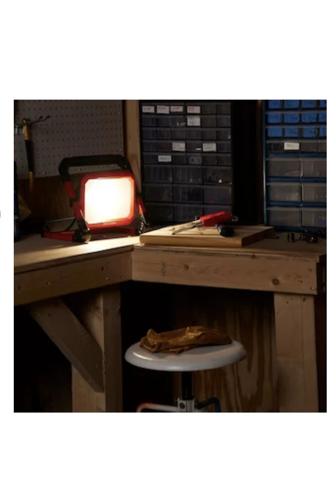 CRAFTSMAN 1500-Lumen LED Rechargeable Portable Work Light CMXELAYMPL1030 - Image 1 of 4