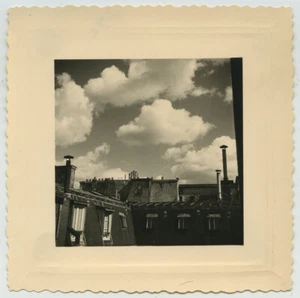 Paris. Cheminées, toits et nuages. Années 50. - Picture 1 of 1