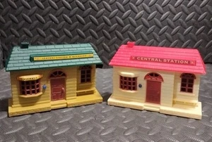 Vintage Geoffrey Inc. Plastic Model Train CENTRAL STATION Lot Of 2 - Picture 1 of 9