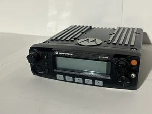 Motorola XTL 2500 P25 Mobilfunkgerät Armaturenbrett M21URM9PW1AN 700/800MHz - Bild 1 von 10